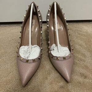 Very good condition Valentino Rock stud heels